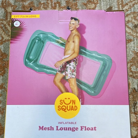 Sun Squad Bundle of New Blow Up Pool Toys (Comes With Original Box) - Picture 3 of 8